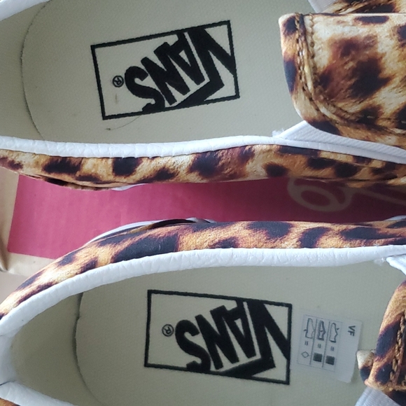 Vans slip on animal print shoe - Picture 4 of 7
